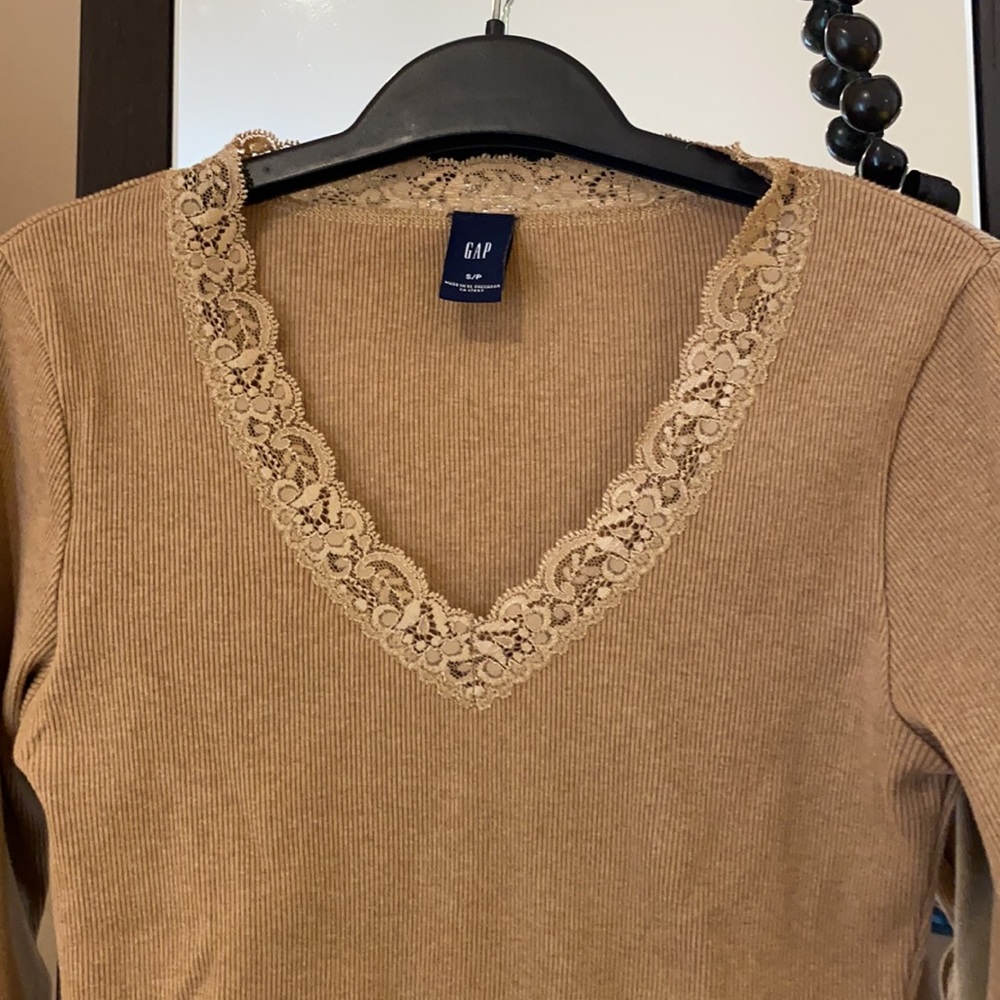 Gap sweater